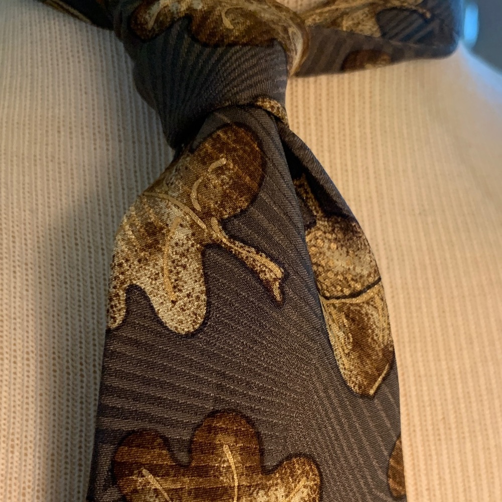 BNWT ACORNS AND OAK LEAVES 100% ITALIAN SILK NECKTIE BY MOSAÏQUE ITALY